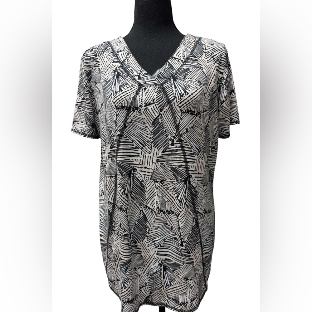 Westbound Black & White Abstract Geometric Print V-Neck Top Size M